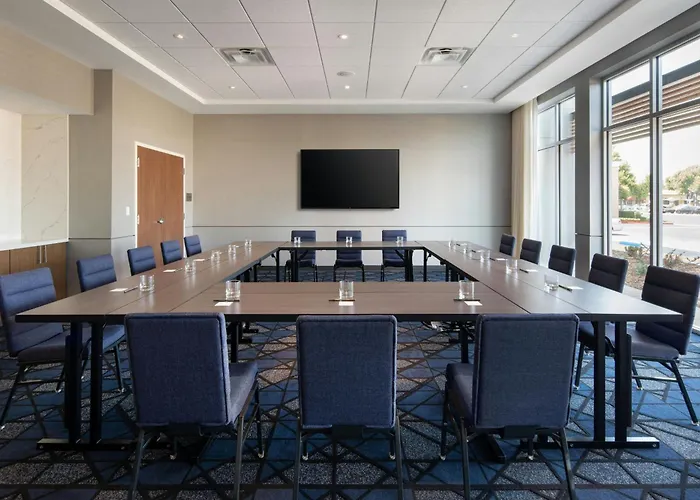 Courtyard By Marriott Fresno Clovis