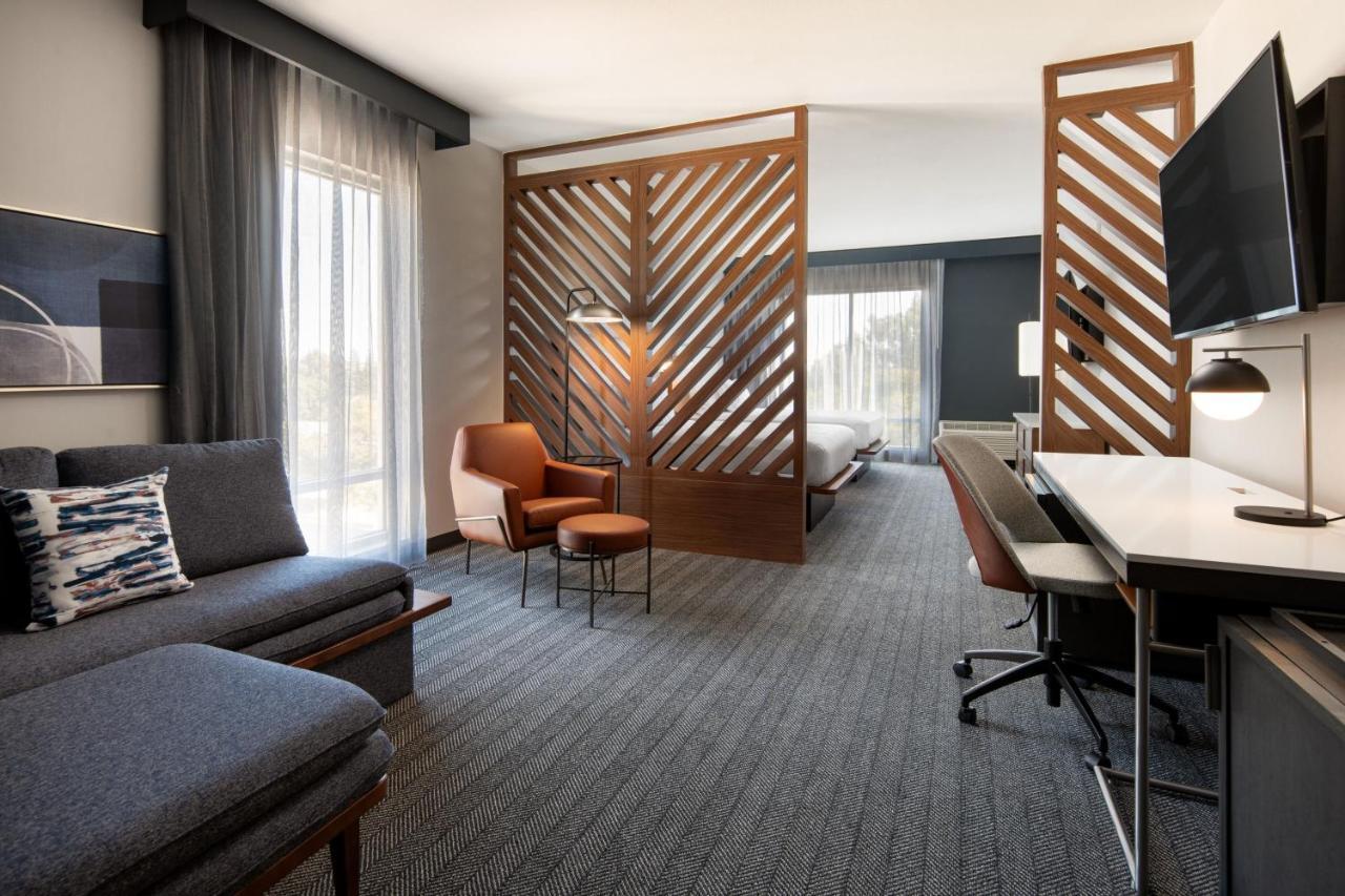 Courtyard By Marriott Fresno 3*