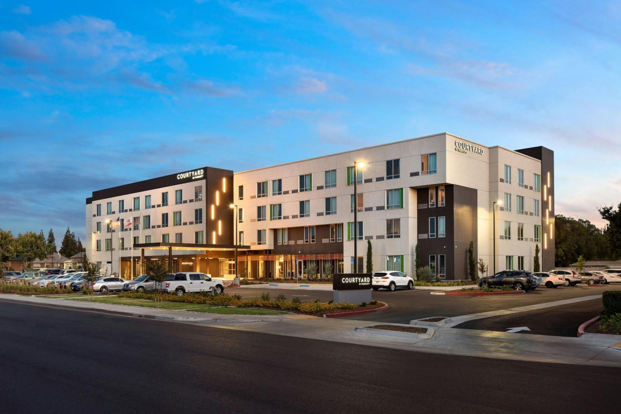 Courtyard By Marriott Fresno Hotel Clovis